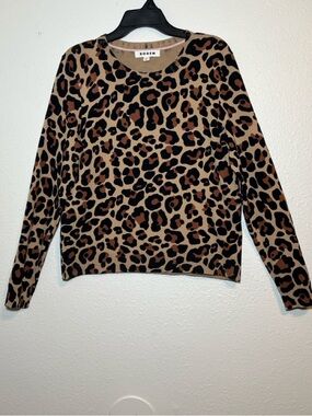Boden Crew Sweater Size Medium Leopard Print Lightweight Animal Print